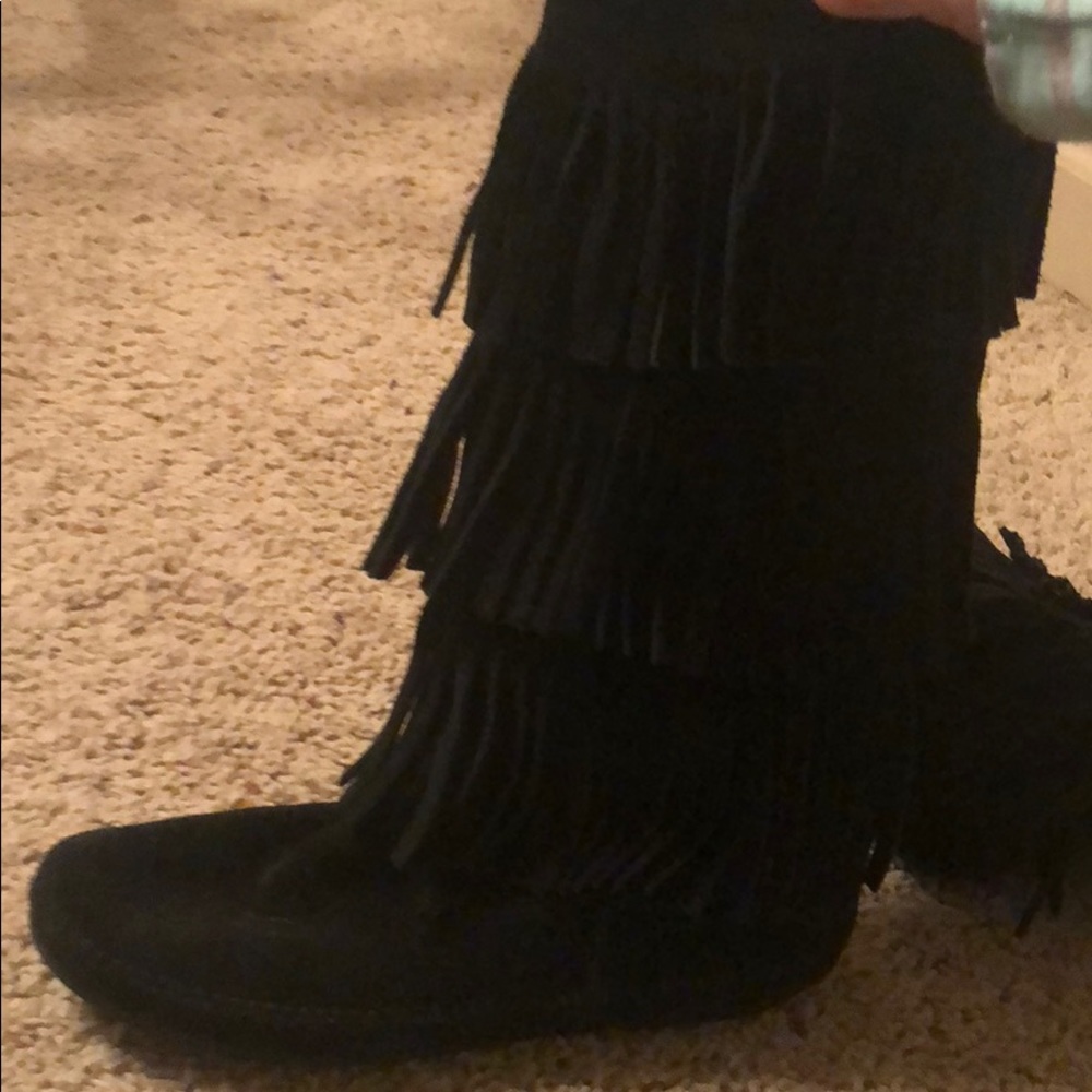 Minnetonka Black fringe boots size 7